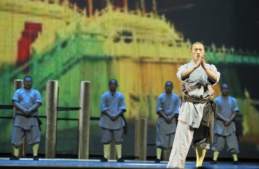 Шаолиньские монахи привезли в Москву шоу "Последний рубеж" 6 фото