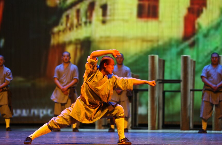 Шаолиньские монахи привезли в Москву шоу "Последний рубеж" 5 фото