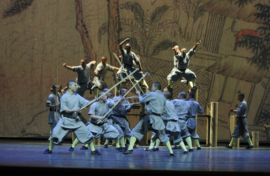 Шаолиньские монахи привезли в Москву шоу "Последний рубеж" 13 фото