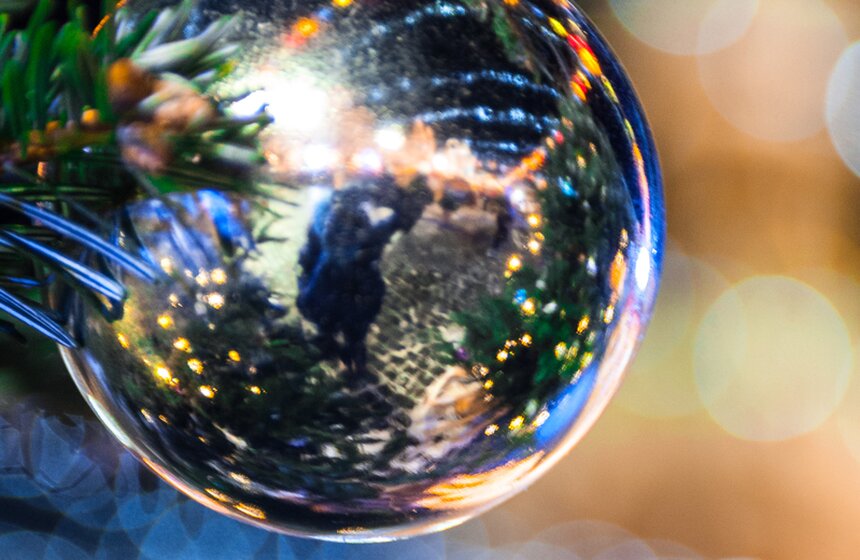 Улицы Москвы украсили к Новому году 12 фото