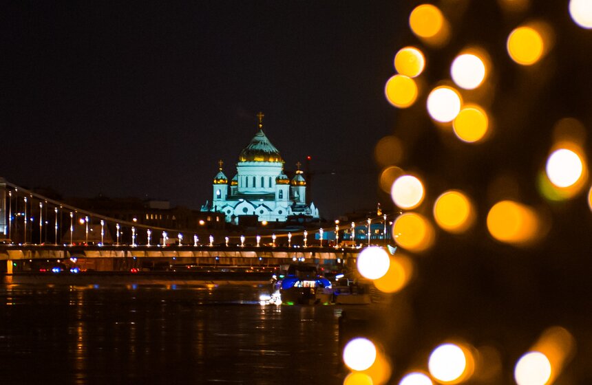 Улицы Москвы украсили к Новому году 7 фото