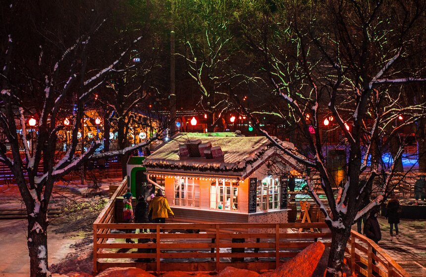 Улицы Москвы украсили к Новому году 9 фото