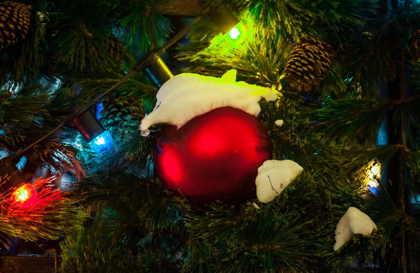 Улицы Москвы украсили к Новому году 14 фото