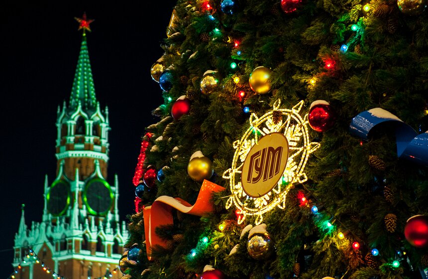 Улицы Москвы украсили к Новому году 15 фото