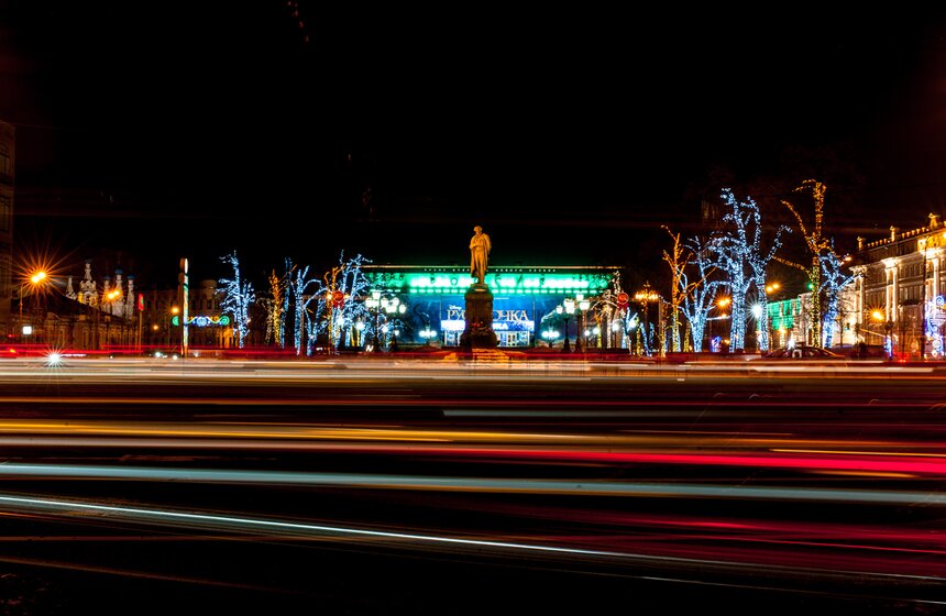 Улицы Москвы украсили к Новому году 1 фото