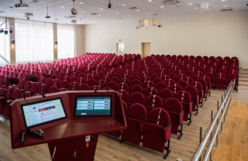 Собянин рассказал о планах переоснащения школ современными компьютерами 14 фото