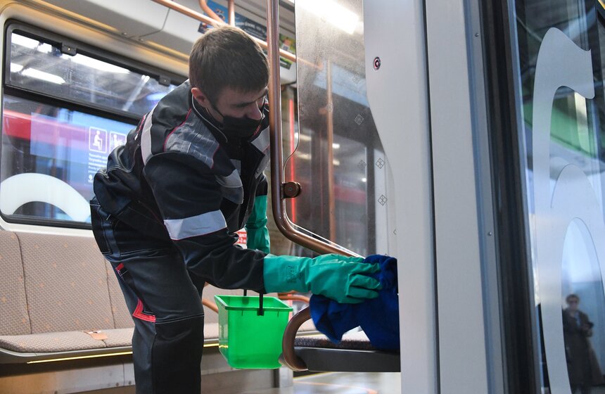 В метро Москвы увеличили частоту дезинфекции за время пандемии в 10 раз 20 фото