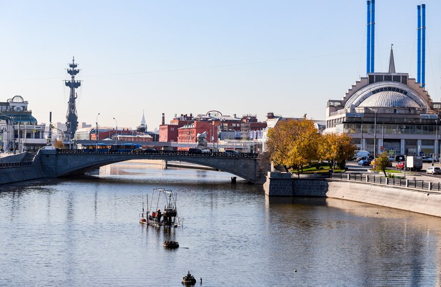 В Москве на Водоотводном канале проведут консервацию плавающих фонтанов 19 фото