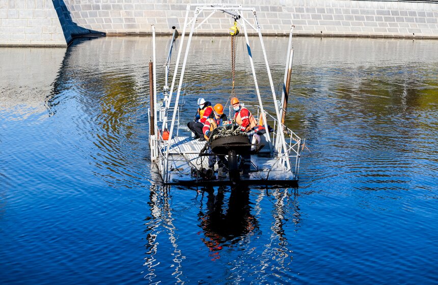 В Москве на Водоотводном канале проведут консервацию плавающих фонтанов 20 фото