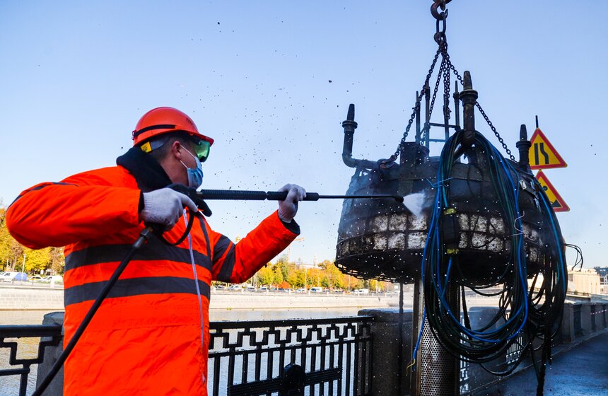 В Москве на Водоотводном канале проведут консервацию плавающих фонтанов 13 фото