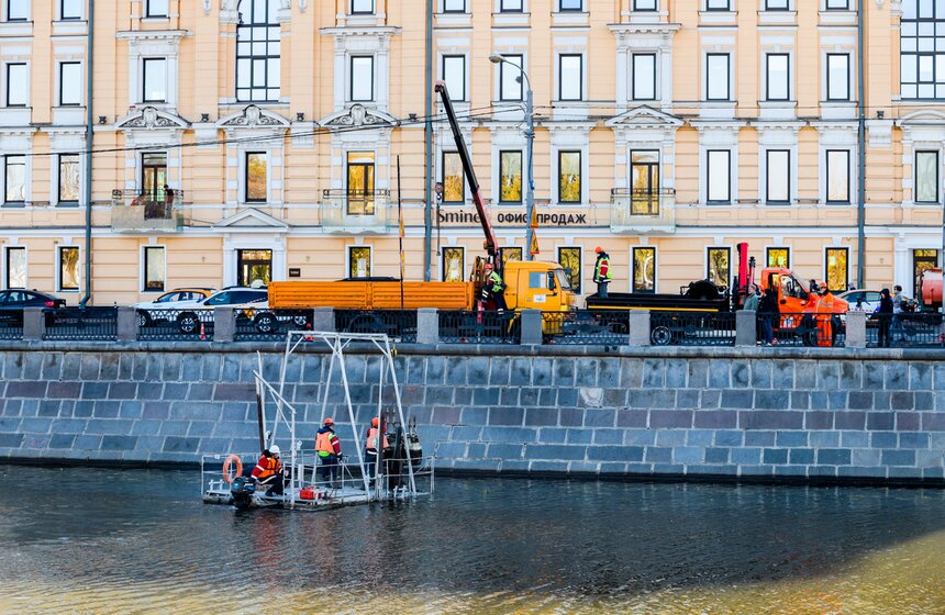 В Москве на Водоотводном канале проведут консервацию плавающих фонтанов 8 фото