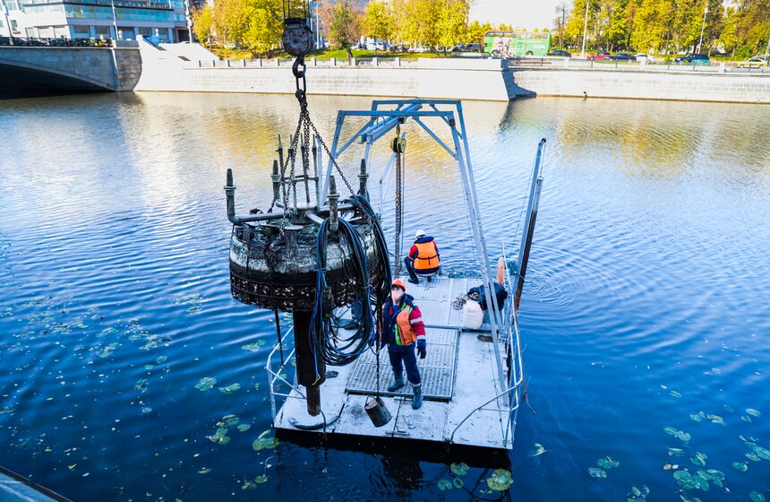 В Москве на Водоотводном канале проведут консервацию плавающих фонтанов 11 фото