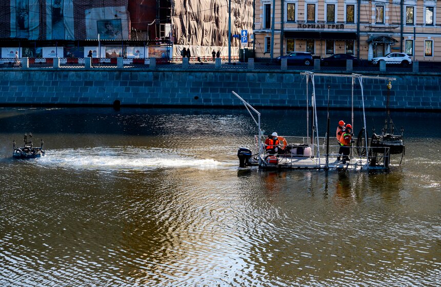 В Москве на Водоотводном канале проведут консервацию плавающих фонтанов 7 фото