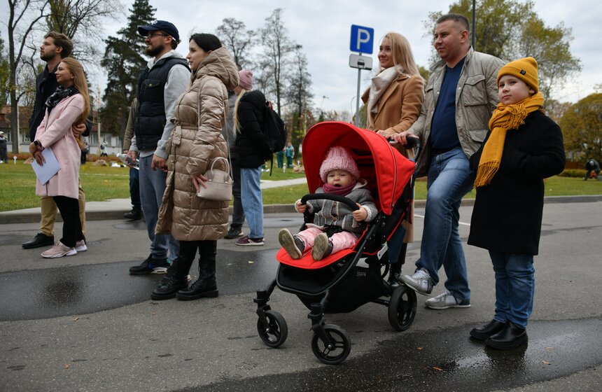 Церемония высадки Сада молодоженов состоялась на ВДНХ 1 фото