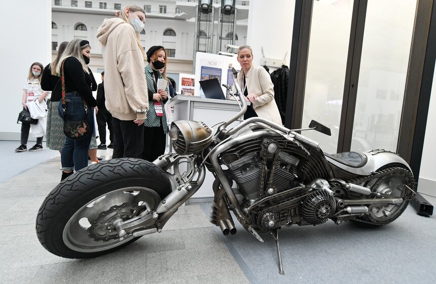 В Гостином дворе открылась выставка "Denkmal, Россия – Москва" 20 фото