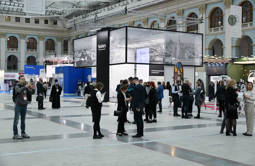 В Гостином дворе открылась выставка "Denkmal, Россия – Москва" 1 фото