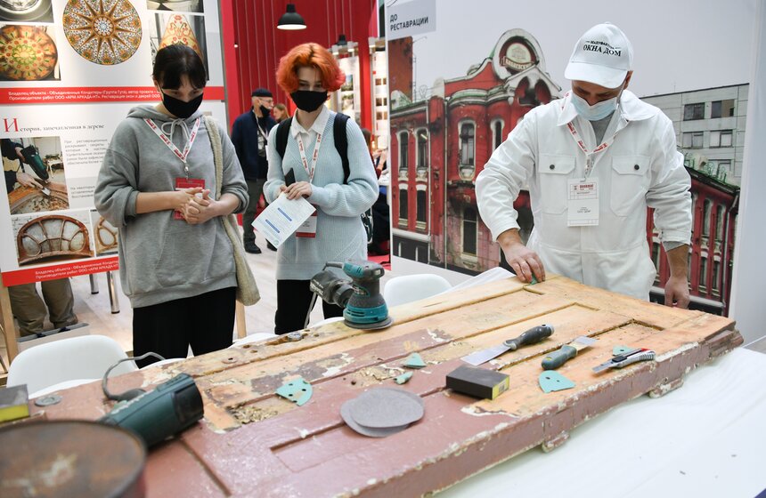 В Гостином дворе открылась выставка "Denkmal, Россия – Москва" 15 фото