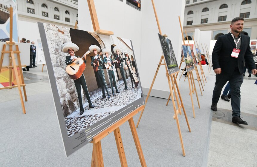 В Гостином дворе открылась выставка "Denkmal, Россия – Москва" 19 фото