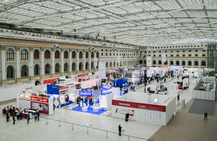 В Гостином дворе открылась выставка "Denkmal, Россия – Москва" 28 фото