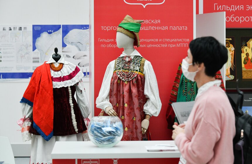 В Гостином дворе открылась выставка "Denkmal, Россия – Москва" 25 фото