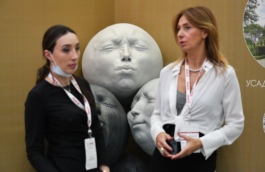 В Гостином дворе открылась выставка "Denkmal, Россия – Москва" 26 фото