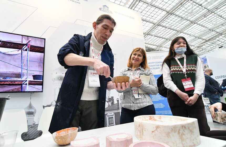 В Гостином дворе открылась выставка "Denkmal, Россия – Москва" 22 фото