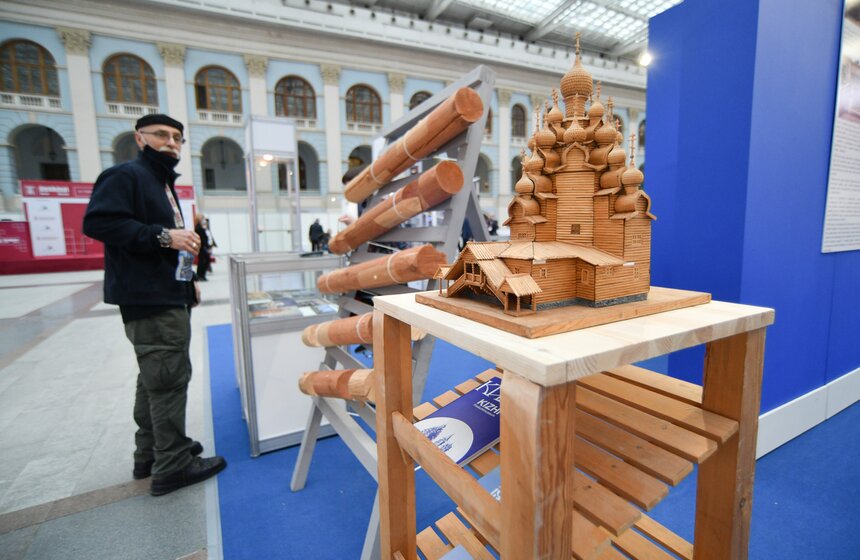 В Гостином дворе открылась выставка "Denkmal, Россия – Москва" 17 фото