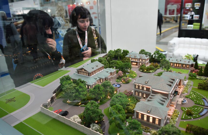 В Гостином дворе открылась выставка "Denkmal, Россия – Москва" 18 фото