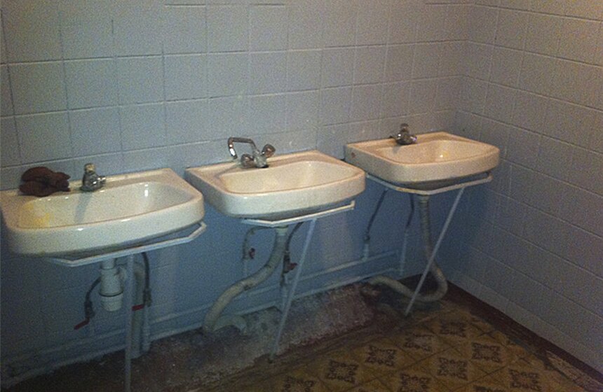 Неудачный ремонт школы №3 на улице Новочеремушкинская 17 фото