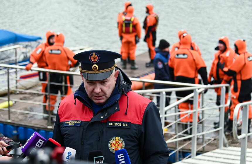 Спасатели станции "Левобережная" провели учения на воде 3 фото