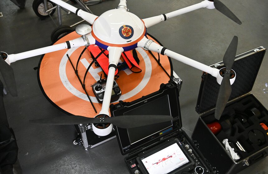 Спасатели станции "Левобережная" провели учения на воде 16 фото