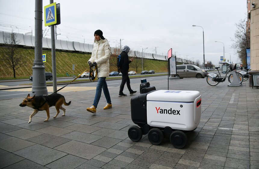 "Почта России" запустила доставку посылок роботами-курьерами "Яндекса" в Москве 6 фото