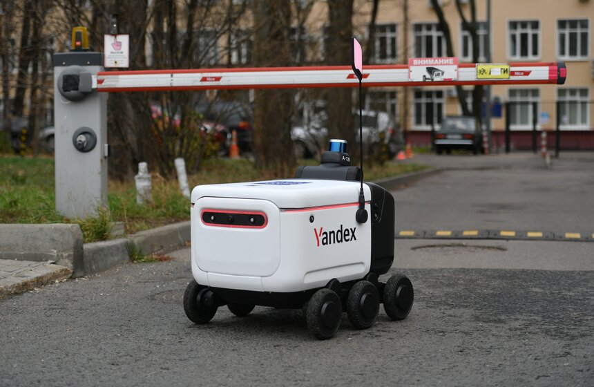 "Почта России" запустила доставку посылок роботами-курьерами "Яндекса" в Москве 3 фото