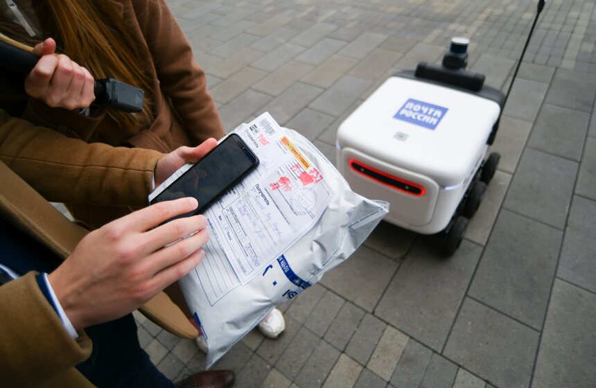 "Почта России" запустила доставку посылок роботами-курьерами "Яндекса" в Москве 9 фото