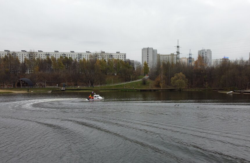 Спасатели станции "Левобережная" провели учения на воде 10 фото
