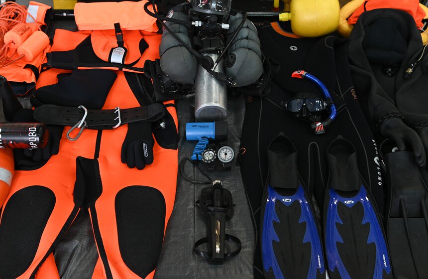 Спасатели станции "Левобережная" провели учения на воде 14 фото