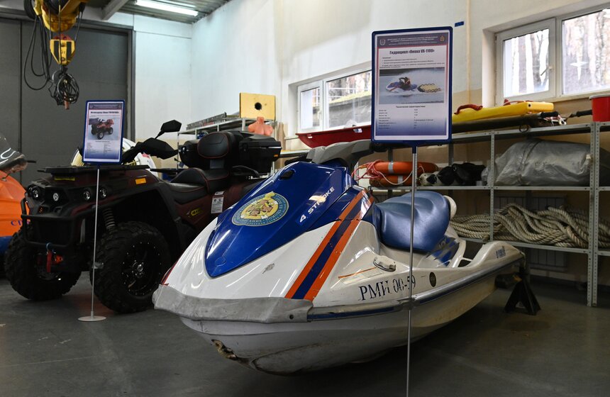 Спасатели станции "Левобережная" провели учения на воде 19 фото