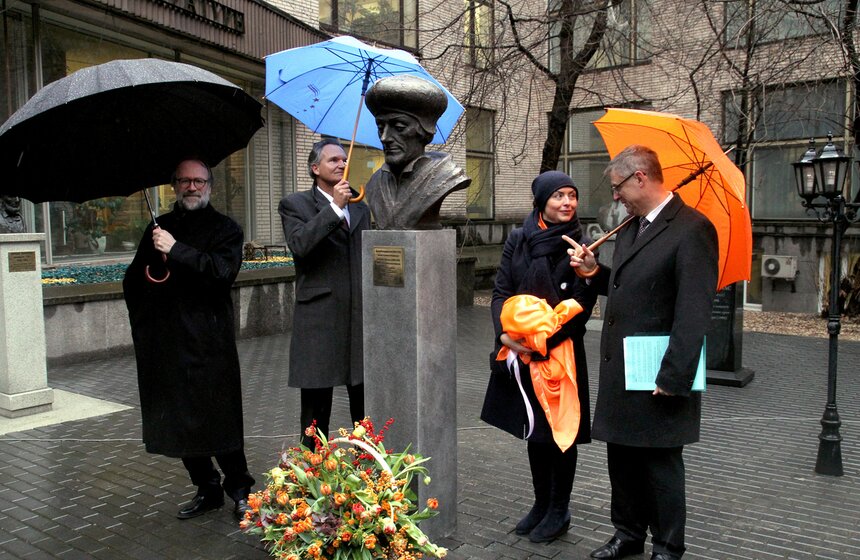 В Москве открыли памятник Эразму Роттердамскому 6 фото