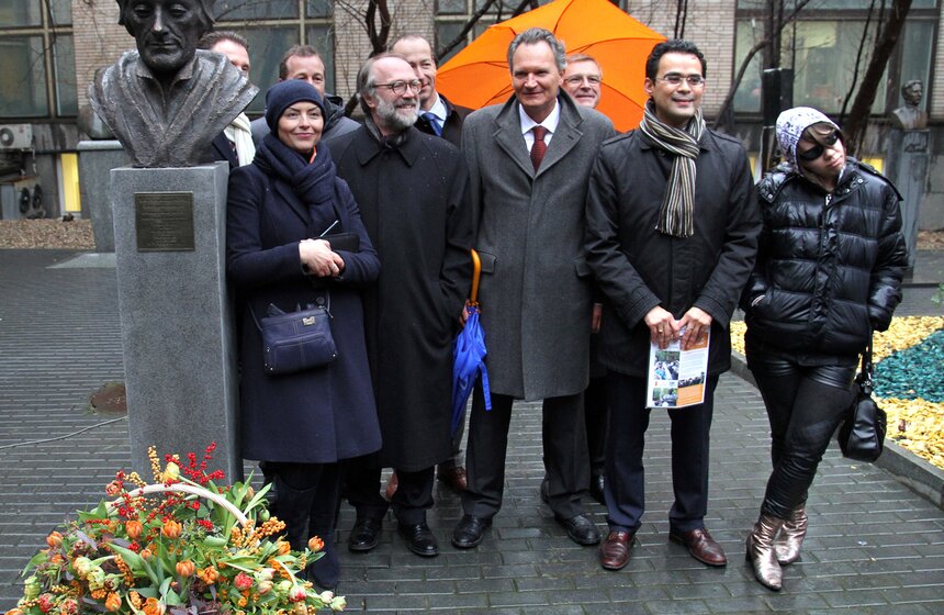 В Москве открыли памятник Эразму Роттердамскому 10 фото