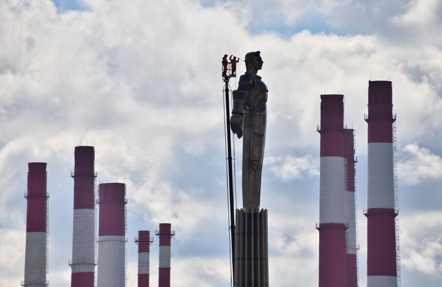 Профилактическую промывку памятника Юрию Гагарину провели в Москве 10 фото