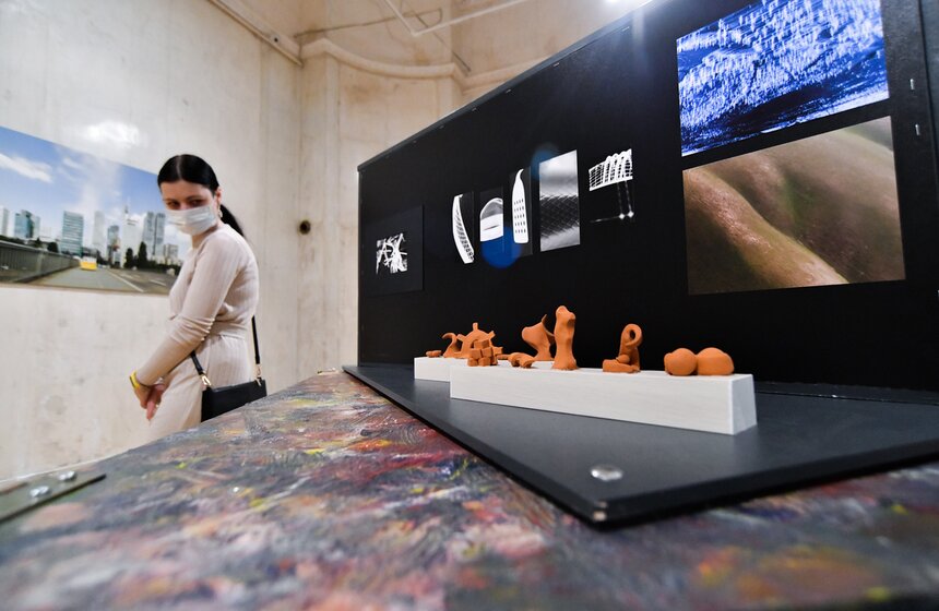 Музей имени Алексея Щусева представил выставку "Пятая волна" 3 фото