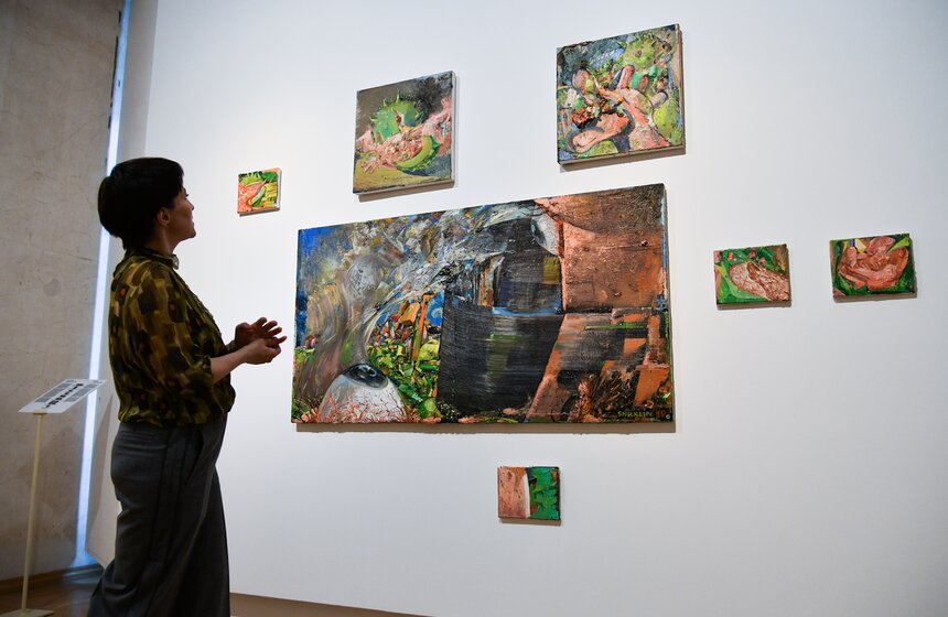 Музей имени Алексея Щусева представил выставку "Пятая волна" 13 фото