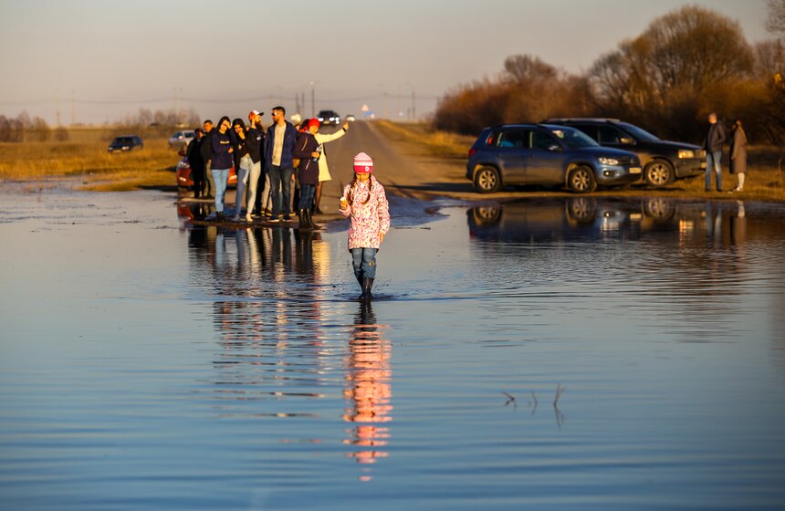 Из-за весеннего паводка в России поднимается уровень воды в реках 32 фото