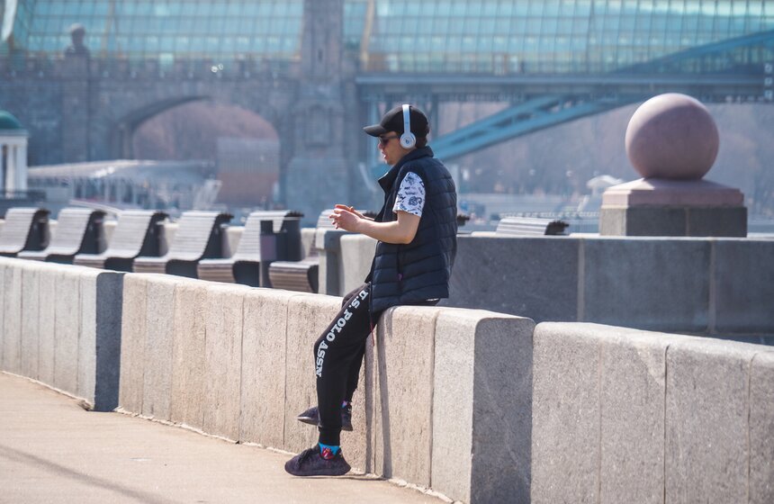 Аномально теплая погода продержится в Москве до выходных 8 фото