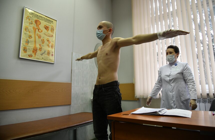 Из Москвы отправили первых призывников для прохождения военной службы 12 фото