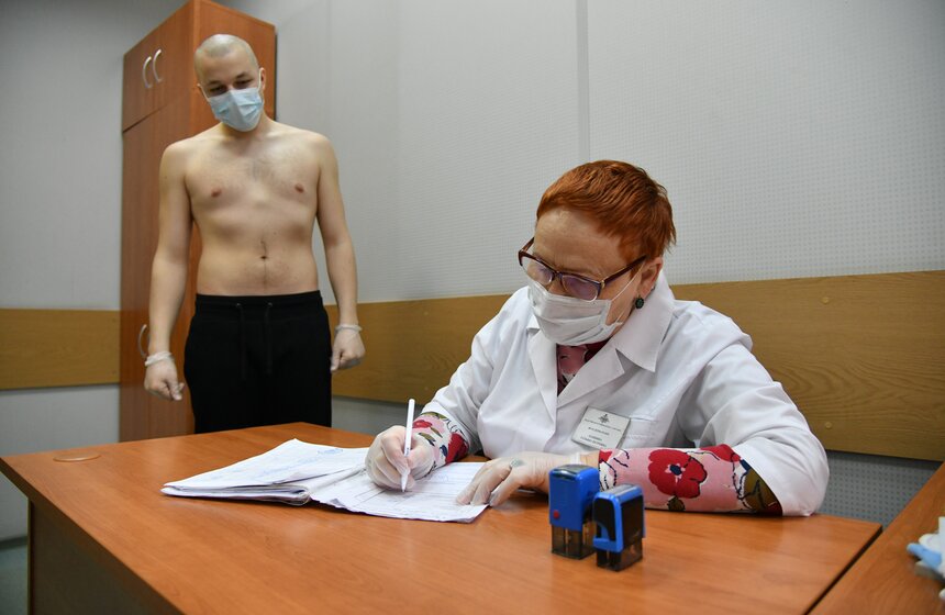 Из Москвы отправили первых призывников для прохождения военной службы 15 фото