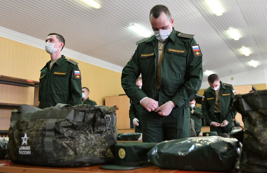 Из Москвы отправили первых призывников для прохождения военной службы 20 фото
