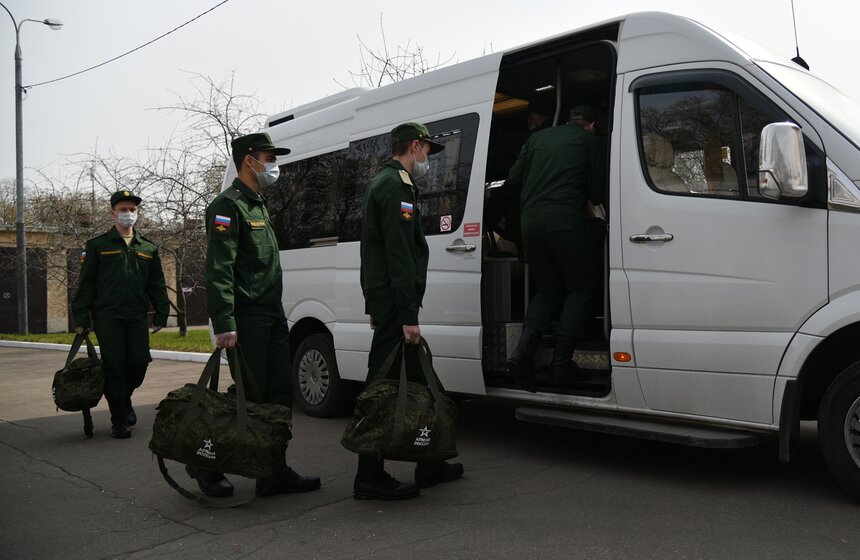 Из Москвы отправили первых призывников для прохождения военной службы 30 фото