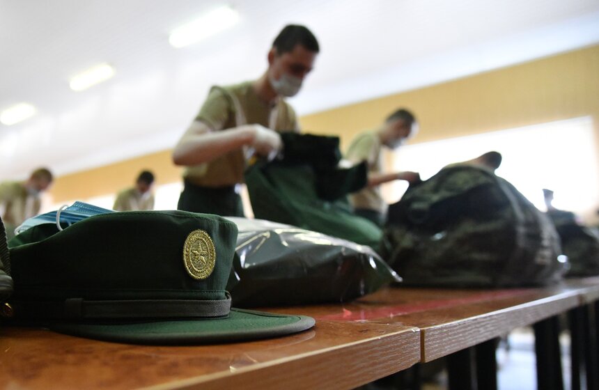 Из Москвы отправили первых призывников для прохождения военной службы 19 фото