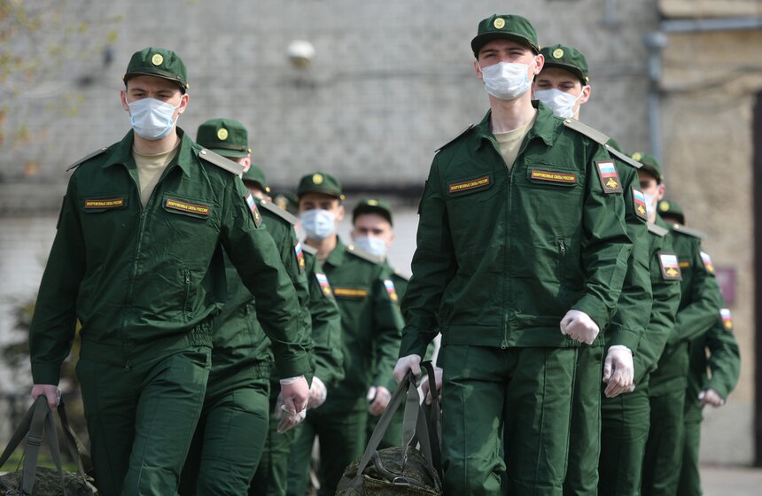 Из Москвы отправили первых призывников для прохождения военной службы 24 фото